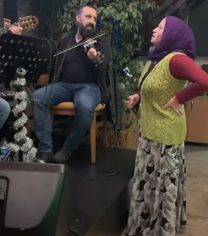 Mendilci Abla Sesi İle Büyüledi Herkesi